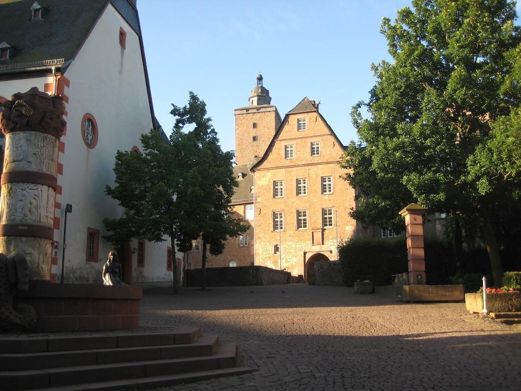 Burgmannenhaus Hotel Steinau an der Strasse Exterior photo